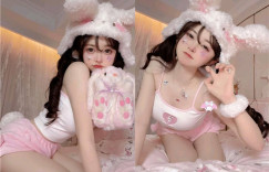 甜甜的cos小姐姐